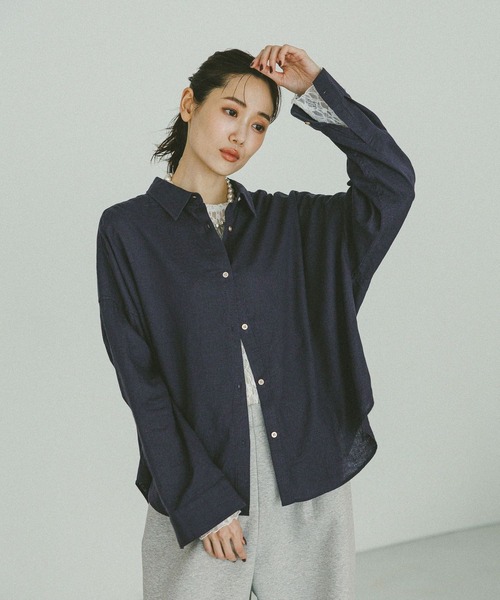 GLOBAL WORK（グローバルワーク）の「フレンチリネンシャツ長袖/601244（シャツ/ブラウス・レディース・ホワイト系その他/ブラウン/ピンク系5/オフホワイト/サックスブルー/ピンク/ネイビー/サックスブルー系3/ミント/イエロー・LONG/REGULAR）」の12枚目の写真