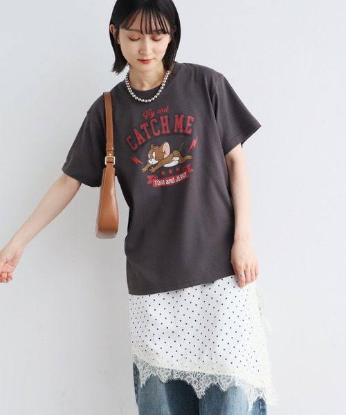 Tom&Jerry(トムアンドジェリー)の「【Tom & Jerry/トム & ジェリー】アートワークデザイン カレッジロゴ 半袖クルーネックTシャツ(Tシャツ/カットソー・レディース・イエロー/オートミール/ネイビー/スミクロ・L/M)」の7枚目の写真