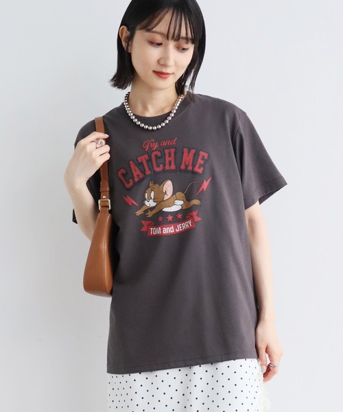 Tom&Jerry(トムアンドジェリー)の「【Tom & Jerry/トム & ジェリー】アートワークデザイン カレッジロゴ 半袖クルーネックTシャツ(Tシャツ/カットソー・レディース・イエロー/オートミール/ネイビー/スミクロ・L/M)」の5枚目の写真