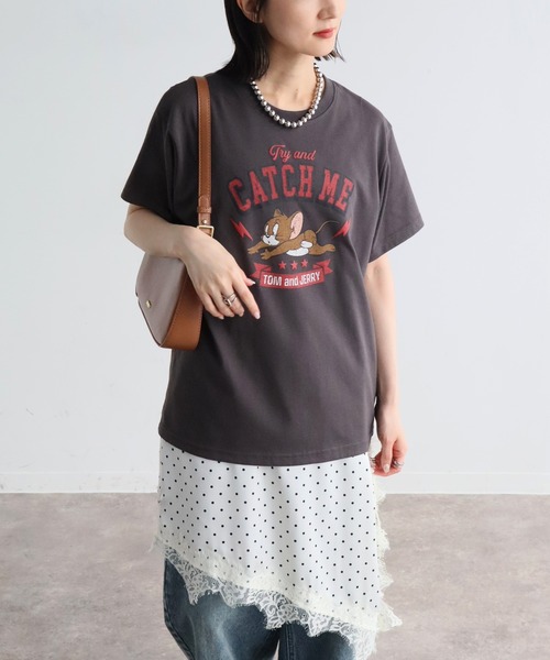 Tom&Jerry(トムアンドジェリー)の「【Tom & Jerry/トム & ジェリー】アートワークデザイン カレッジロゴ 半袖クルーネックTシャツ(Tシャツ/カットソー・レディース・イエロー/オートミール/ネイビー/スミクロ・L/M)」の6枚目の写真