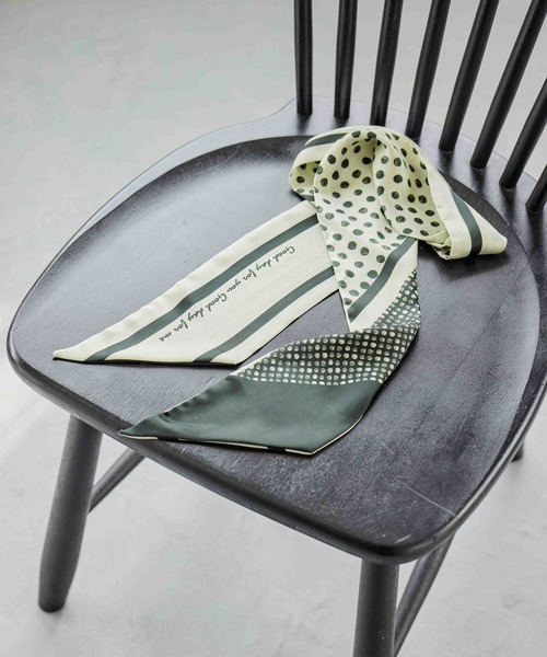 studio CLIP(スタディオクリップ)の「総柄リバーシブル細スカーフ(バンダナ/スカーフ・レディース・ピンク/イエロー/ブラック・FREE)」の2枚目の写真