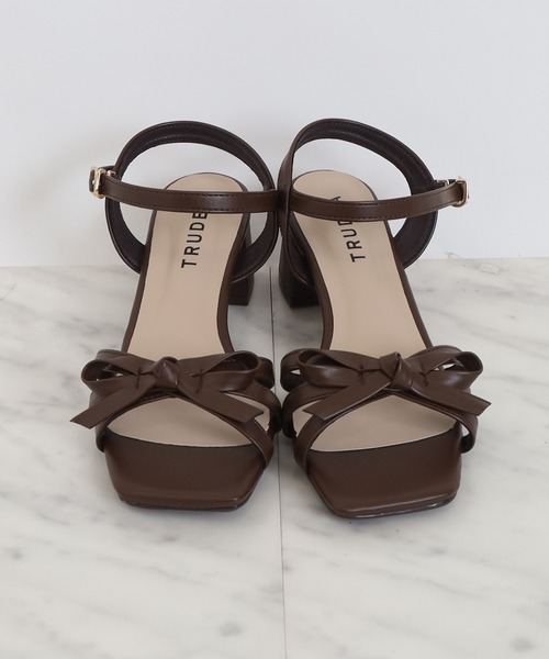 TRUDEA(トルディア)の「リボンストラップサンダル(サンダル・レディース・ブラウン/アイボリー/ブラック・SMALL/MEDIUM/LARGE)」の12枚目の写真