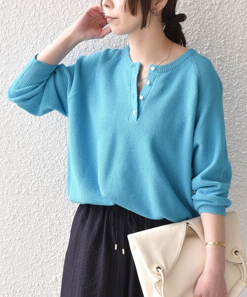 SHIPS Colors(シップス カラーズ)の「SHIPS Colors:〈手洗い可能〉ペーパー ライク ヘンリーネック 2WAY ニット◆(ニット/セーター・レディース・ライトブルー/ブラック/ベージュ・ONE SIZE)」の3枚目の写真