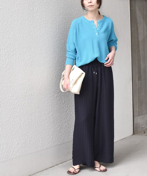 SHIPS Colors(シップス カラーズ)の「SHIPS Colors:〈手洗い可能〉ペーパー ライク ヘンリーネック 2WAY ニット◆(ニット/セーター・レディース・ライトブルー/ブラック/ベージュ・ONE SIZE)」の22枚目の写真