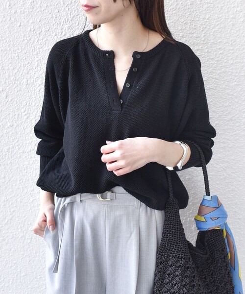 SHIPS Colors(シップス カラーズ)の「SHIPS Colors:〈手洗い可能〉ペーパー ライク ヘンリーネック 2WAY ニット◆(ニット/セーター・レディース・ライトブルー/ブラック/ベージュ・ONE SIZE)」の21枚目の写真