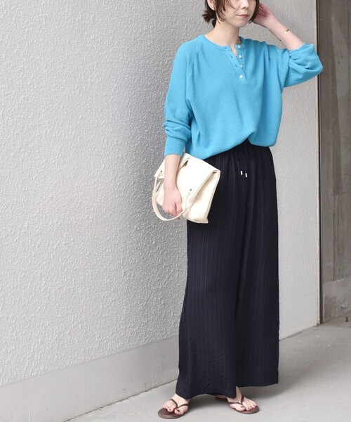 SHIPS Colors(シップス カラーズ)の「SHIPS Colors:〈手洗い可能〉ペーパー ライク ヘンリーネック 2WAY ニット◆(ニット/セーター・レディース・ライトブルー/ブラック/ベージュ・ONE SIZE)」の11枚目の写真