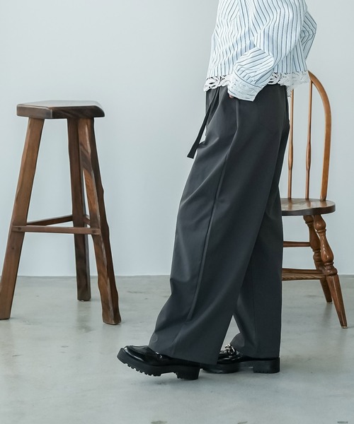 mili an deni(ミリアンデニ)の「ベルト付きイージーカーブパンツ(チノパンツ・レディース・ネイビー/ライトベージュ/カーキ/チャコールグレー・M)」の5枚目の写真