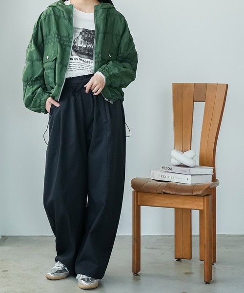 mili an deni(ミリアンデニ)の「ベルト付きイージーカーブパンツ(チノパンツ・レディース・ネイビー/ライトベージュ/カーキ/チャコールグレー・M)」の16枚目の写真