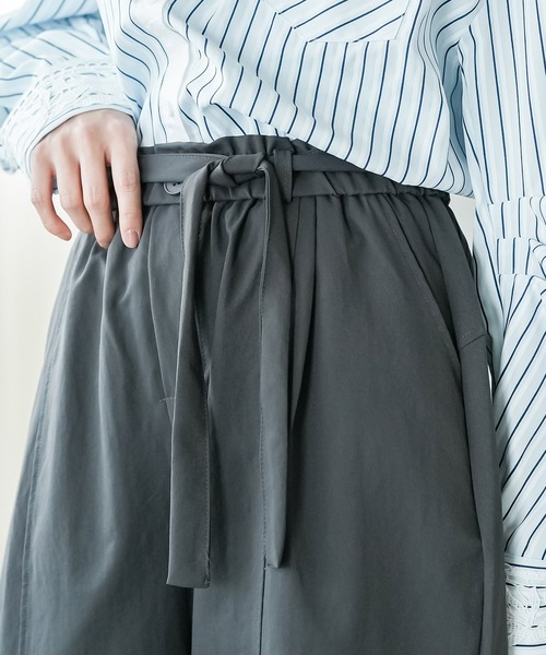 mili an deni(ミリアンデニ)の「ベルト付きイージーカーブパンツ(チノパンツ・レディース・ネイビー/ライトベージュ/カーキ/チャコールグレー・M)」の21枚目の写真