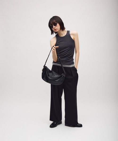 TONER(トナー)の「カーブボディバッグ/ショルダーバッグ/ロゴプレート付き(ショルダーバッグ・レディース・レッド/ブラウン/ホワイト/ブラック・FREE)」の16枚目の写真