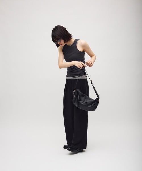 TONER(トナー)の「カーブボディバッグ/ショルダーバッグ/ロゴプレート付き(ショルダーバッグ・レディース・レッド/ブラウン/ホワイト/ブラック・FREE)」の20枚目の写真
