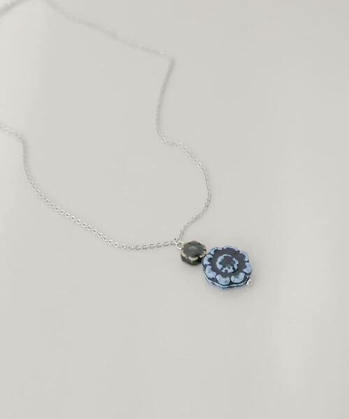SMELLY（スメリー）の「フラワーモチーフトップネックレス（ネックレス・レディース・ブルー系その他・-）」の8枚目の写真