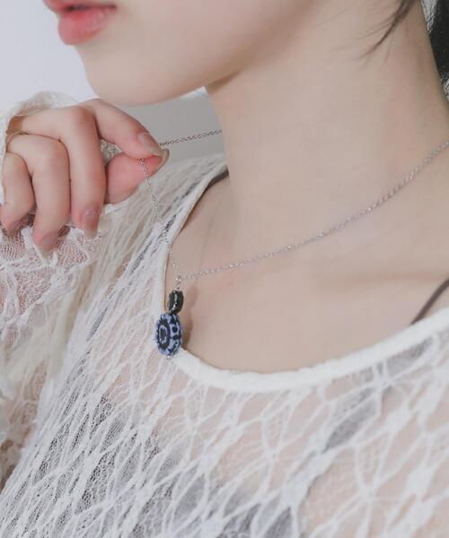 SMELLY（スメリー）の「フラワーモチーフトップネックレス（ネックレス・レディース・ブルー系その他・-）」の4枚目の写真