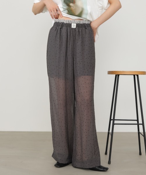 Bab(バブ)の「ウエストフリルドットパンツ(その他パンツ・レディース・アイボリー/ブルー/チャコールグレー・M)」の1枚目の写真