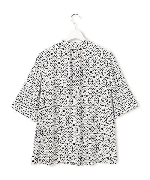 23区(ニジュウサンク)の「カレイドスコーププリント バンドカラー ブラウス(シャツ/ブラウス・レディース・アイボリー系5/ネイビー系5・38/40)」の9枚目の写真