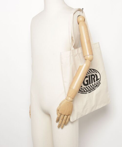 X-girl（エックスガール）の「CHECKER OVAL LOGO TOTE BAG（ショルダーバッグ・レディース・ブラック/ホワイト/レッド・ONE SIZE）」の7枚目の写真