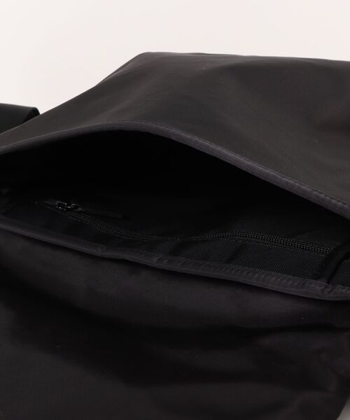 Manhattan Portage BLACK LABEL（マンハッタンポーテージ　ブラックレーベル）の「IRVING MESSENGER BAG TWL POKEMON（メッセンジャーバッグ・メンズ・ブラック・SMALL）」の17枚目の写真