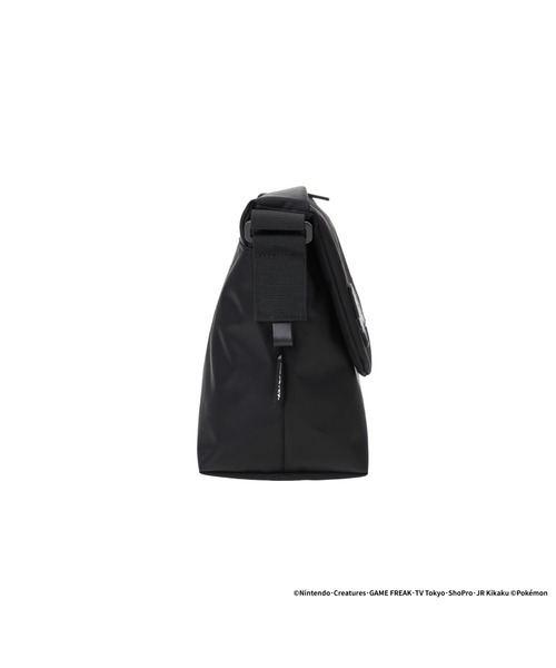 Manhattan Portage BLACK LABEL（マンハッタンポーテージ　ブラックレーベル）の「IRVING MESSENGER BAG TWL POKEMON（メッセンジャーバッグ・メンズ・ブラック・SMALL）」の3枚目の写真