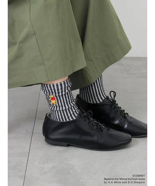 Samansa Mos2（サマンサ モスモス）の「【Disney】くまのプーさん/ﾜﾝﾎﾟｲﾝﾄ刺繍ｿｯｸｽ（ソックス/靴下・レディース・ブラック/レッド/キナリ・F）」の2枚目の写真