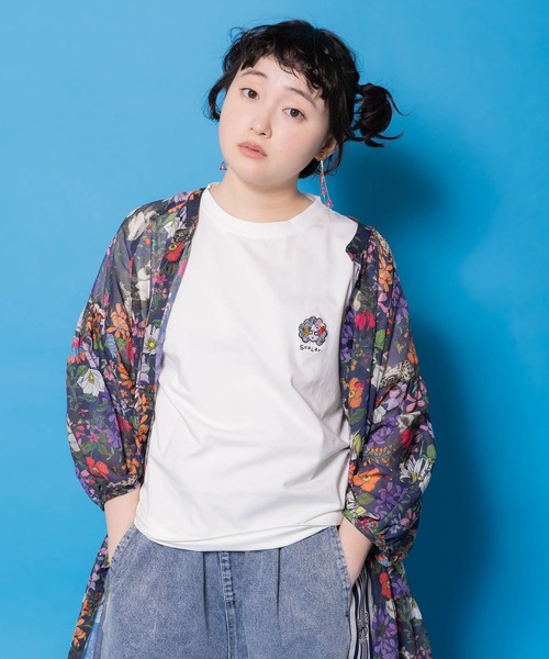 ScoLar(スカラー)の「161652:スカラーちゃんポーチ付き3柄展開キャラ刺繍Tシャツ(Tシャツ/カットソー・レディース・パープル/ピンク/ブラック/チャコールグレー/オフホワイト・M)」の2枚目の写真