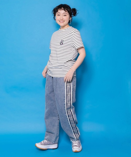 ScoLar(スカラー)の「161652:スカラーちゃんポーチ付き3柄展開キャラ刺繍Tシャツ(Tシャツ/カットソー・レディース・パープル/ピンク/ブラック/チャコールグレー/オフホワイト・M)」の17枚目の写真