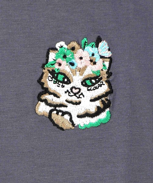 ScoLar(スカラー)の「161652:スカラーちゃんポーチ付き3柄展開キャラ刺繍Tシャツ(Tシャツ/カットソー・レディース・パープル/ピンク/ブラック/チャコールグレー/オフホワイト・M)」の15枚目の写真