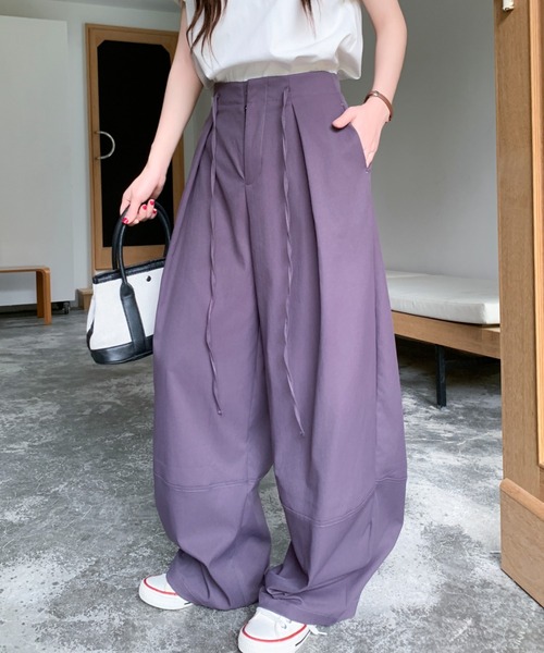 Maison Calme（メゾンカルム）の「【26春夏新作】ドロストデザイン タックボリュームカーゴワイドパンツ　ウエストリボン　脚長効果（カーゴパンツ・レディース・チャコール/グレー・M/L）」の11枚目の写真