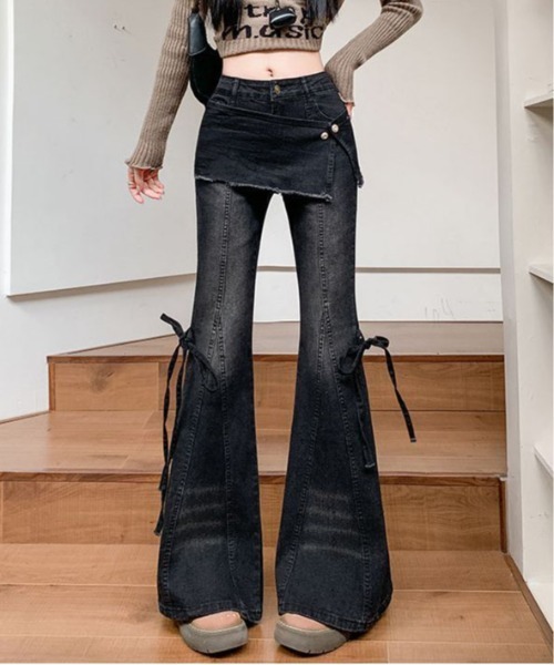 &soiree(アンドソワレ)の「ラップデザインサイドリボン付きフレアデニムパンツ(デニムパンツ・レディース・ブラック/ブルー・SMALL/MEDIUM/LARGE/X-LARGE)」の1枚目の写真