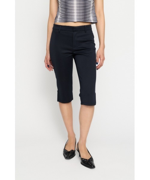 LAGUA GEM（ラグアジェム）の「BASIC CAPRI パンツ（その他パンツ・レディース・ブラック/ネイビー・X-SMALL/SMALL/MEDIUM）」の4枚目の写真