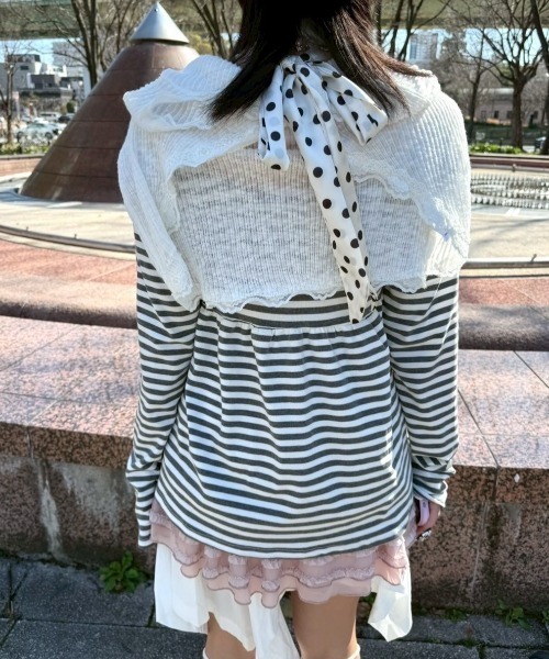 Never mind the XU / Chikashitsu+（ネバーマインド ザ エックスユー / チカシツプラス）の「【nmtc+】off-shoulder ribbon border tops / 【エヌエムティーシープラス】オフショルダーリボンボーダー長袖Ｔシャツ（Tシャツ/カットソー・レディース・ホワイト/ブラック・ONE SIZE）」の9枚目の写真