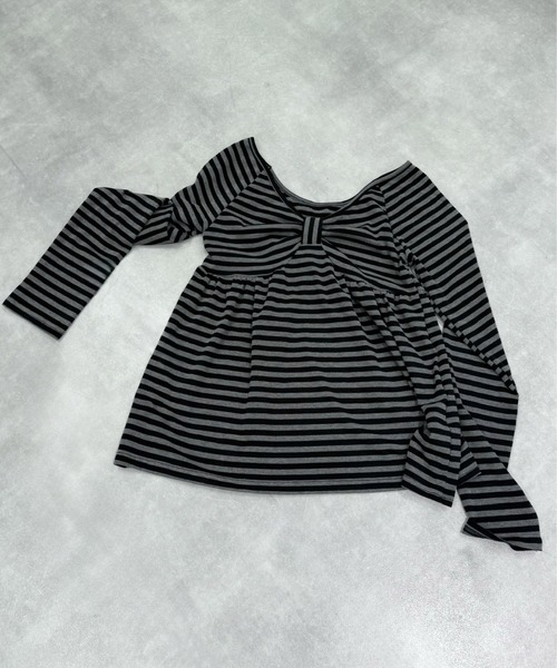 Never mind the XU / Chikashitsu+（ネバーマインド ザ エックスユー / チカシツプラス）の「【nmtc+】off-shoulder ribbon border tops / 【エヌエムティーシープラス】オフショルダーリボンボーダー長袖Ｔシャツ（Tシャツ/カットソー・レディース・ホワイト/ブラック・ONE SIZE）」の20枚目の写真