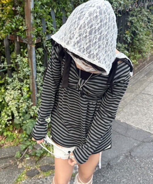 Never mind the XU / Chikashitsu+（ネバーマインド ザ エックスユー / チカシツプラス）の「【nmtc+】off-shoulder ribbon border tops / 【エヌエムティーシープラス】オフショルダーリボンボーダー長袖Ｔシャツ（Tシャツ/カットソー・レディース・ホワイト/ブラック・ONE SIZE）」の17枚目の写真