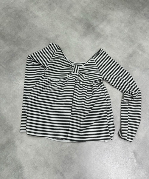 Never mind the XU / Chikashitsu+（ネバーマインド ザ エックスユー / チカシツプラス）の「【nmtc+】off-shoulder ribbon border tops / 【エヌエムティーシープラス】オフショルダーリボンボーダー長袖Ｔシャツ（Tシャツ/カットソー・レディース・ホワイト/ブラック・ONE SIZE）」の12枚目の写真