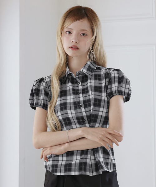 MSGirl(エムエスジーガール)の「パフスリーブ2WAYサイドボタン半袖レギュラーチェックシャツ(シャツ/ブラウス・レディース・ブラウン/ホワイト/チャコール・M/S)」の4枚目の写真