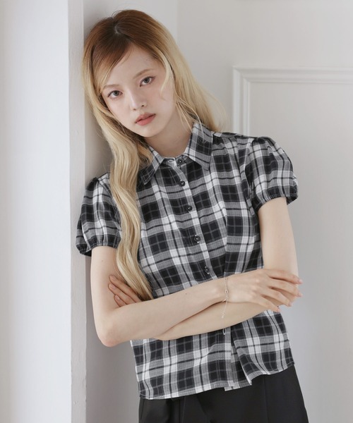 MSGirl(エムエスジーガール)の「パフスリーブ2WAYサイドボタン半袖レギュラーチェックシャツ(シャツ/ブラウス・レディース・ブラウン/ホワイト/チャコール・M/S)」の8枚目の写真
