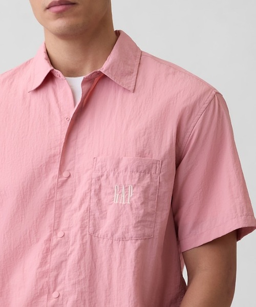 GAP(ギャップ)の「ナイロン100% ボクシーシャツ(シャツ/ブラウス・メンズ・グレー/ブラック/ベージュ/ピンク/オフホワイト・M/S/XS/L/XL)」の5枚目の写真