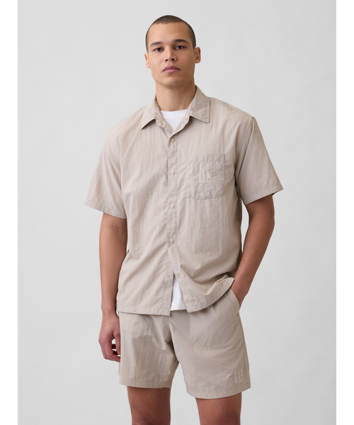 GAP(ギャップ)の「ナイロン100% ボクシーシャツ(シャツ/ブラウス・メンズ・グレー/ブラック/ベージュ/ピンク/オフホワイト・M/S/XS/L/XL)」の12枚目の写真