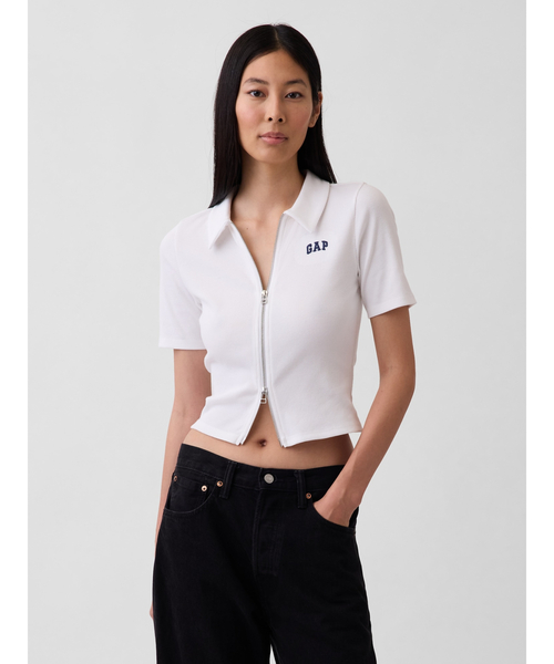 GAP(ギャップ)の「リブ クロップド GAPロゴ ジップアップ ポロシャツ(ポロシャツ・レディース・ブルー/ホワイト/ブラック・XXS/L/S/XS/M/XL)」の2枚目の写真