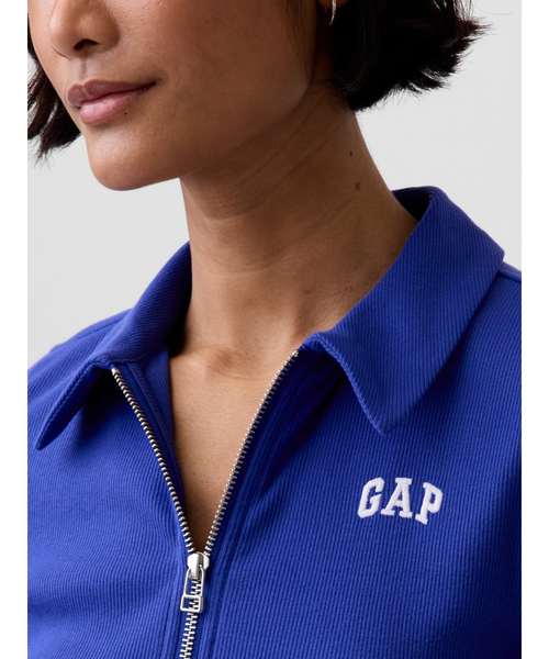 GAP(ギャップ)の「リブ クロップド GAPロゴ ジップアップ ポロシャツ(ポロシャツ・レディース・ブルー/ホワイト/ブラック・XXS/L/S/XS/M/XL)」の11枚目の写真