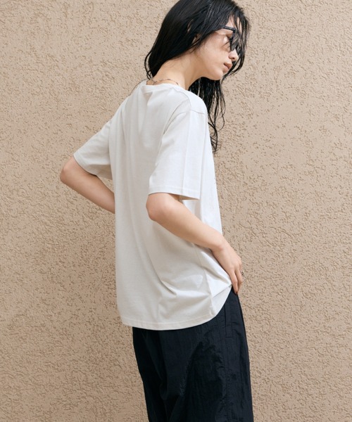 Doux archives(ドゥアルシーヴ)の「THE MUSE Tee(Tシャツ/カットソー・レディース・ベージュ/オフホワイト/ブラウン・FREE)」の15枚目の写真