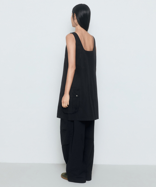 MUSINSA STANDARD WOMAN（ムシンサスタンダードウーマン）の「ウィメンズナイロンカーゴミニドレス[ブラック]（ワンピース・レディース・その他・LARGE/SMALL/MEDIUM/X-SMALL）」の4枚目の写真