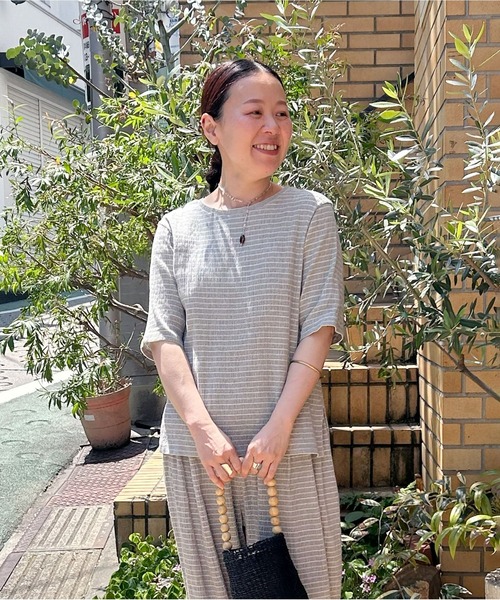 yuni(ユニ )の「高島ちぢみマルチボーダー半袖プルオーバー(Tシャツ/カットソー・レディース・ベージュ/ブルー・FREE)」の2枚目の写真
