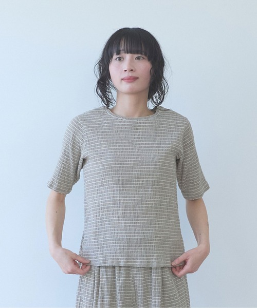 yuni(ユニ )の「高島ちぢみマルチボーダー半袖プルオーバー(Tシャツ/カットソー・レディース・ベージュ/ブルー・FREE)」の6枚目の写真