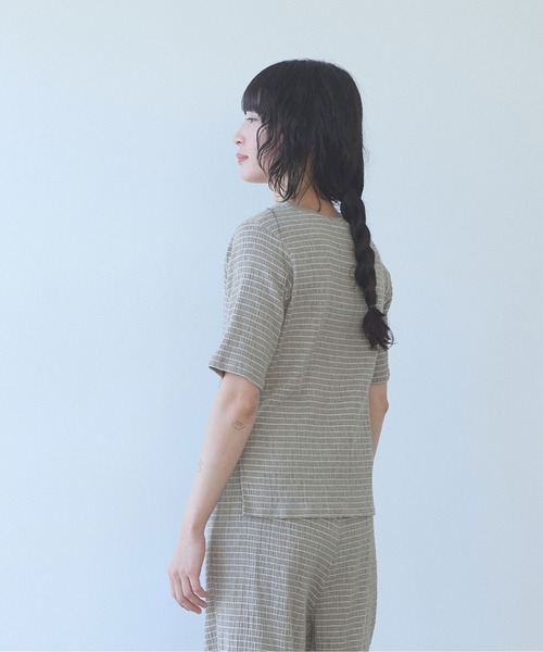 yuni(ユニ )の「高島ちぢみマルチボーダー半袖プルオーバー(Tシャツ/カットソー・レディース・ベージュ/ブルー・FREE)」の7枚目の写真