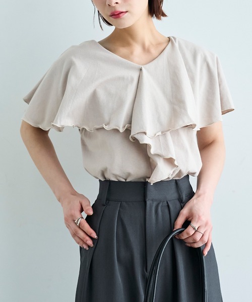 mil（ミル）の「【汗染み防止加工】 ラッフルカラー Tシャツ【587216】（Tシャツ/カットソー・レディース・グレイッシュベージュ/チャコールグレー/ブラック・S/XS）」の3枚目の写真