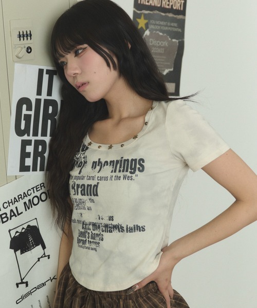 dispark(ディスパーク)の「DISPARK/スタッズネックグラフィックトップ(Tシャツ/カットソー・レディース・アイボリー/ダークベージュ・FREE)」の6枚目の写真