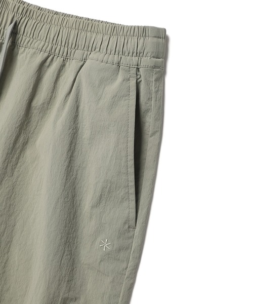 Snow Peak(スノーピーク)の「Snow Peak / Root Women's Shorts ルート レディース ショーツ 海外限定(その他パンツ・レディース・ブラック/カーキ/グレー・S/M/L)」の5枚目の写真
