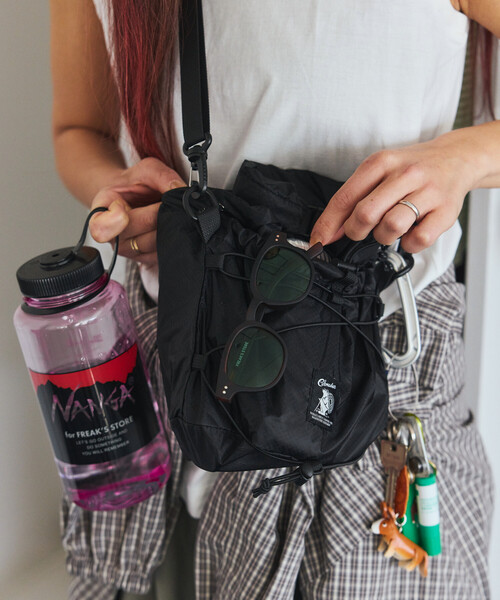 COBMASTER(コブマスター)の「Cobmaster × FREAK'S STORE/コブマスター × フリークスストア 別注 2WAY ROLLTOP&KINCHAKU SHOULDE(ショルダーバッグ・レディース・ベージュ/ブラック/グレー/ラベンダー・ONE SIZE)」の7枚目の写真