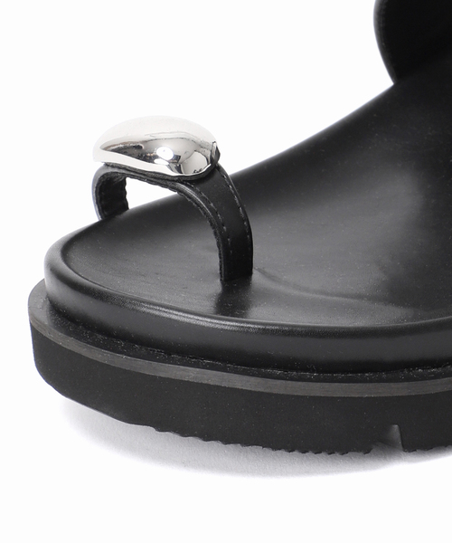 ATELIER BRUGGE(アトリエブルージュ)の「【atelier brugge/アトリエブルージュ】Toe ring sandals(サンダル・レディース・ブラック・22.5cm/24.5cm/23.5cm)」の5枚目の写真