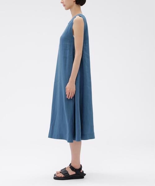 MARGARET HOWELL(マーガレットハウエル)の「LIGHTWEIGHT LINEN(ワンピース・レディース・ブルー/ブラック・1/2)」の4枚目の写真